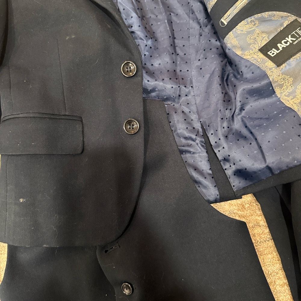 Boys' Navy 3-Piece Suit Set with Vest and Tie EUC size 6 - Picture 7 of 8